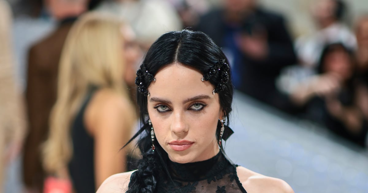 Pantaloni scurți și colanți cu plasă de pește de la Billie Eilish