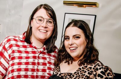 Beanie Feldstein se căsătorește și trece la tabăra completă