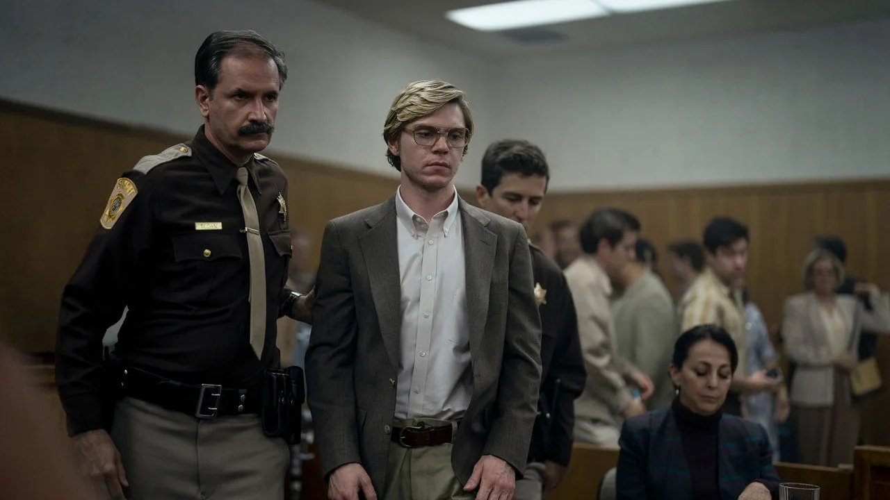 Evan Peters încă nu poate scăpa de „Dahmer”: „Nu se simte confortabil”