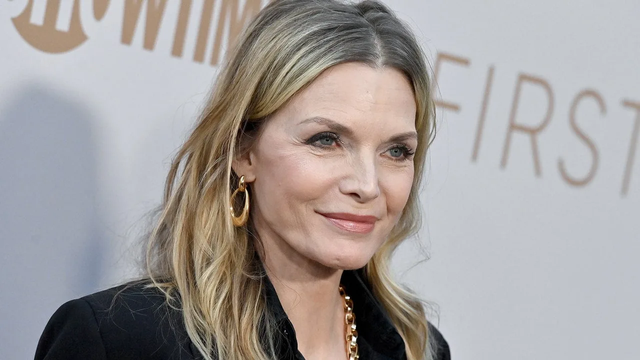 Chiar și Michelle Pfeiffer are nevoie de ajutor pentru a alege corectorul la Sephora – Vezi poze