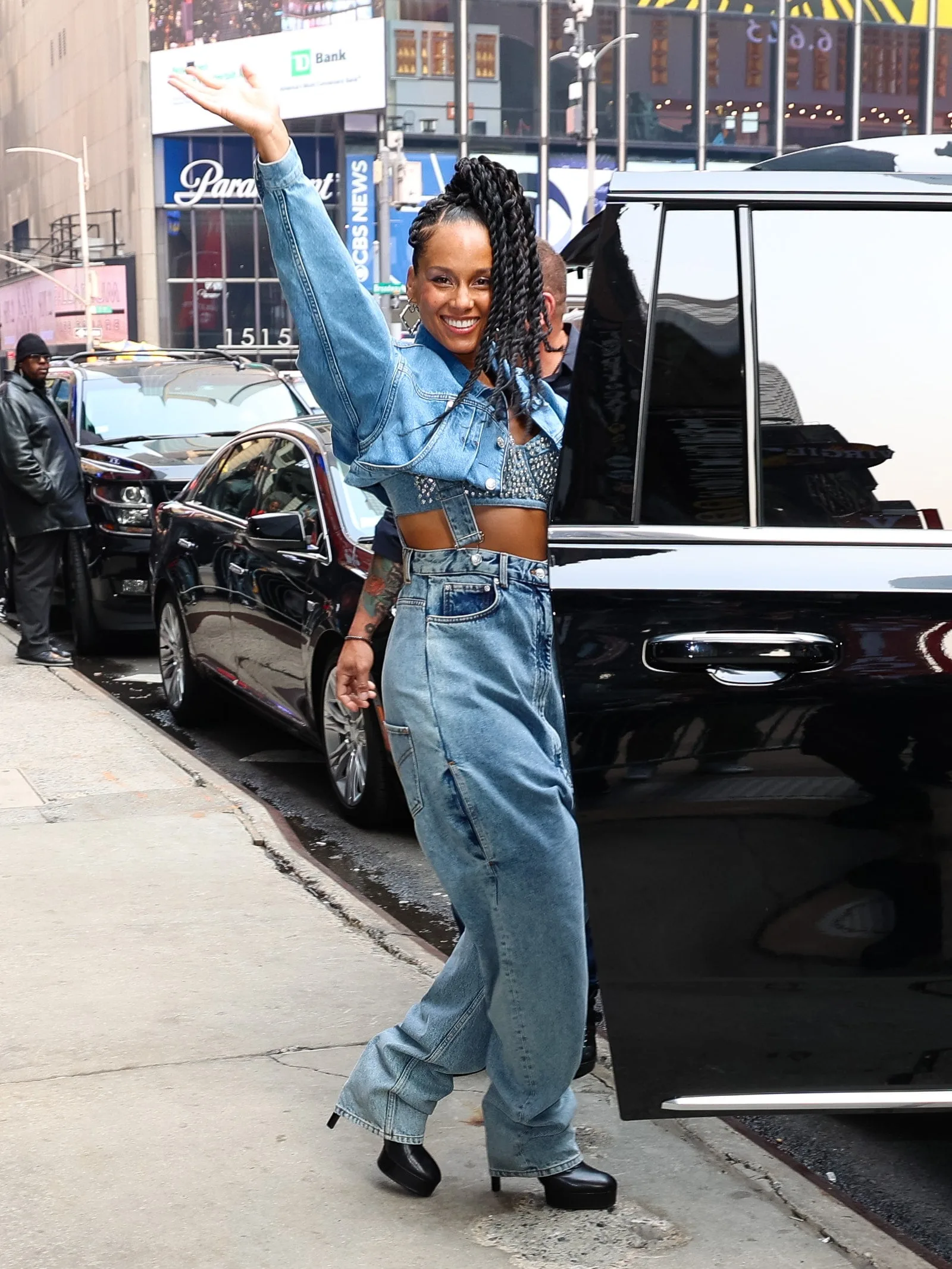 Coada de cal ridicol de înaltă a Aliciei Keys mă duce cu gândul la școala primară – Vezi foto