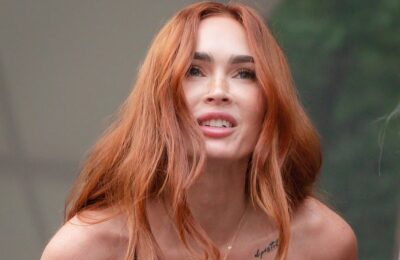 Sutienul gri Tie-Dye al lui Megan Fox în trailerul „Expendables 4”