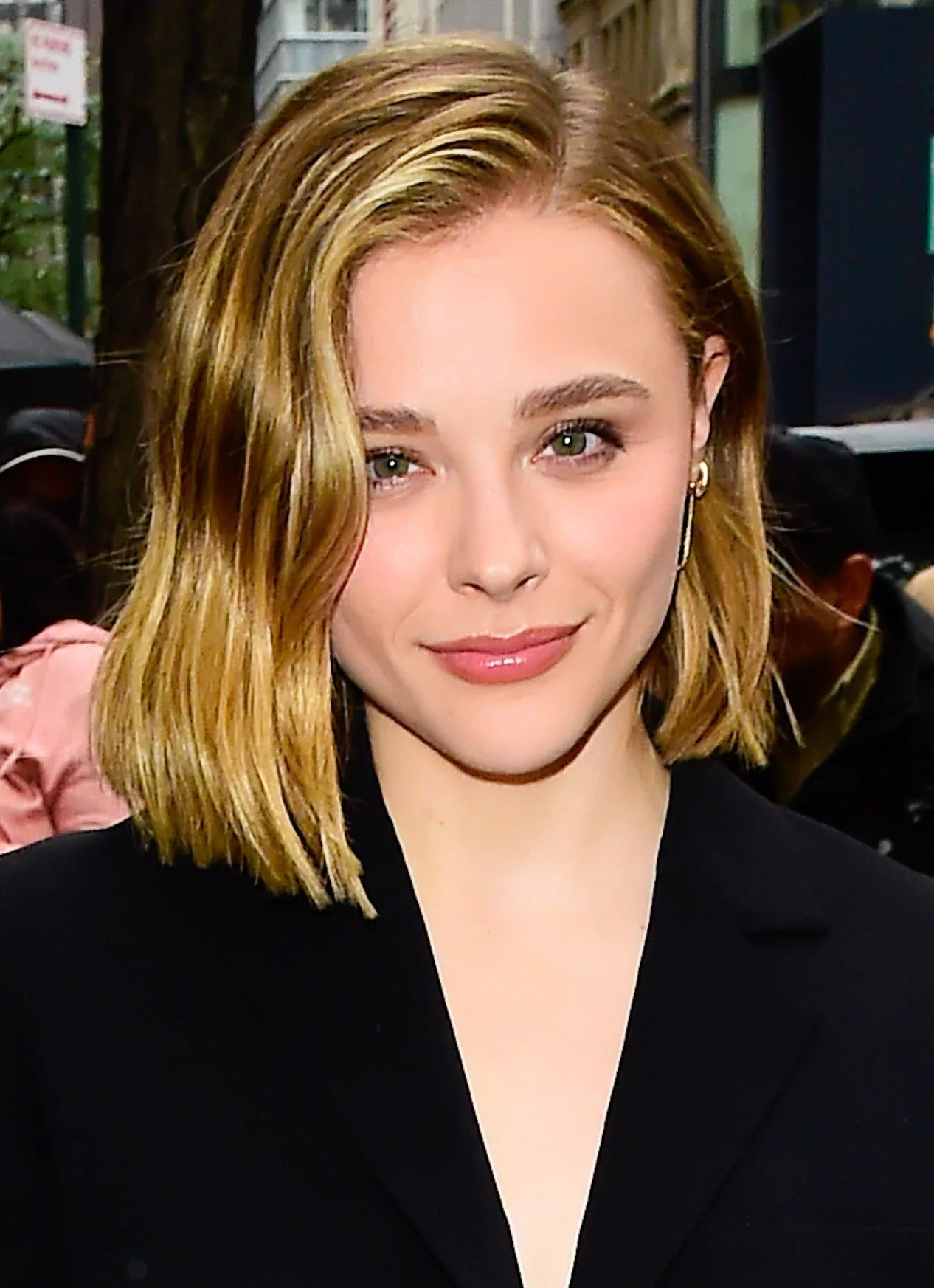 Chloë Grace Moretz tocmai și-a tăiat jumătate din păr pentru vară – Vezi foto