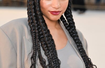 Halle Bailey și-a transformat părul în niște împletituri buclucașe Jumbo Braids – Vezi fotografiile