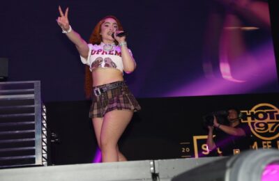 Ice Spice a renunțat la afro pentru bucle lungi până la fund la Hot 97 Summer Jam – Vezi poze