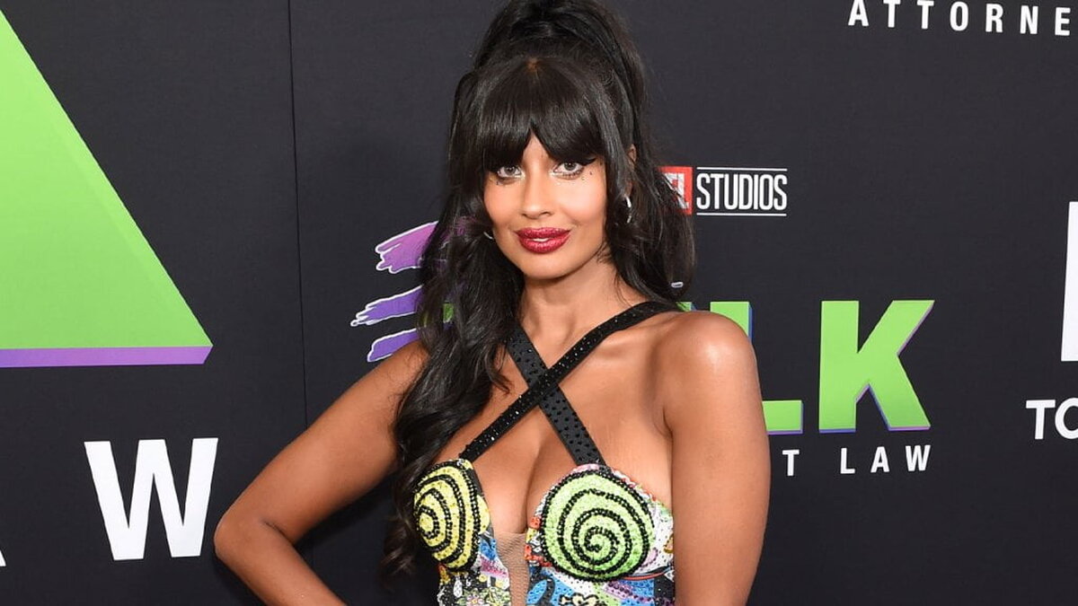 Jameela Jamil propune ca persoanele non-binare să aibă propria categorie la premiile de premiere pentru ca Hollywoodul să nu „excludă complet femeile” – News24