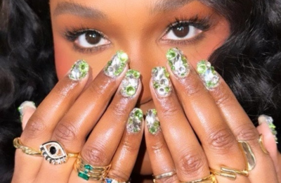 Manichiura cu pietre prețioase din ocean a lui Lizzo a fost definiția Mermaidcore – Vezi fotografiile