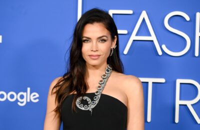 Jenna Dewan merge fără pantaloni într-un Bodysuit Mugler