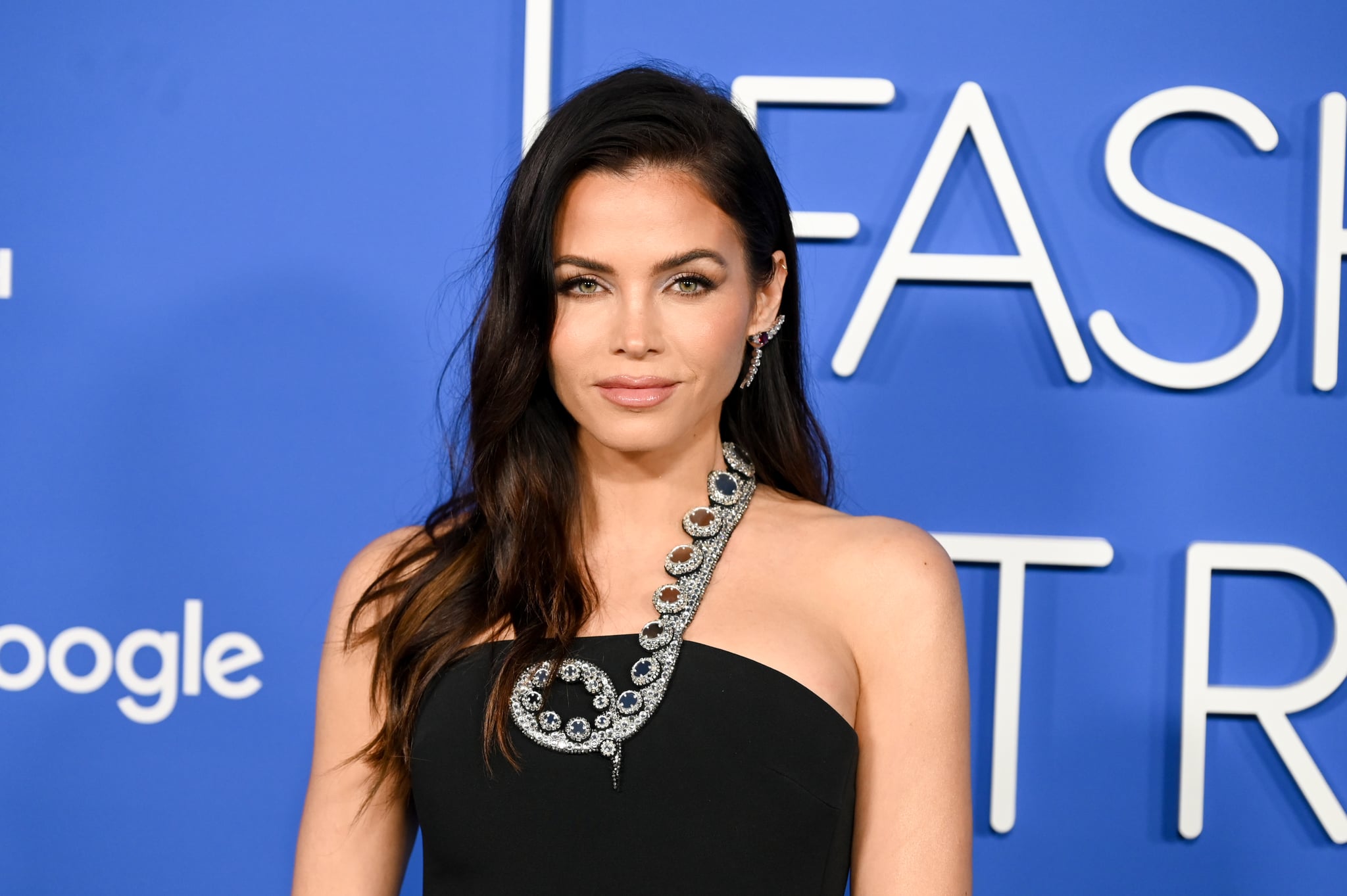 Jenna Dewan merge fără pantaloni într-un Bodysuit Mugler