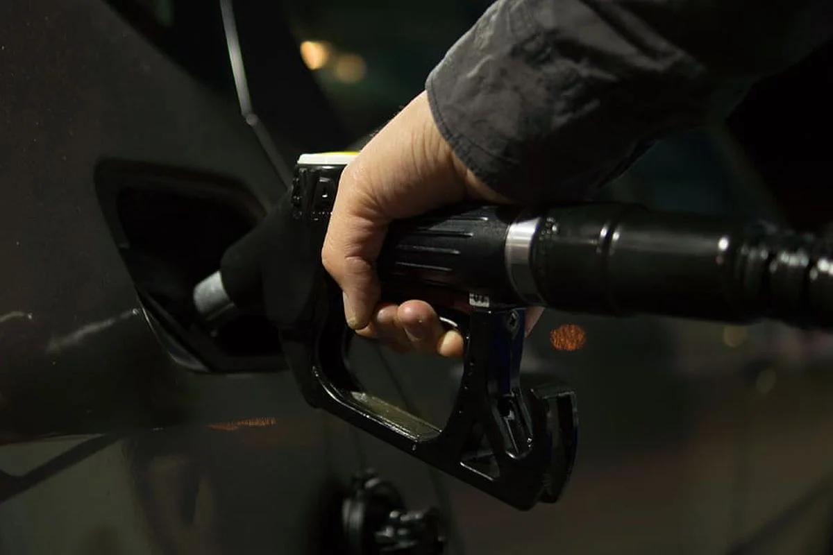 Tot ce trebuie să știi despre uleiul auto: ghid pentru întreținerea corectă a mașinii tale
