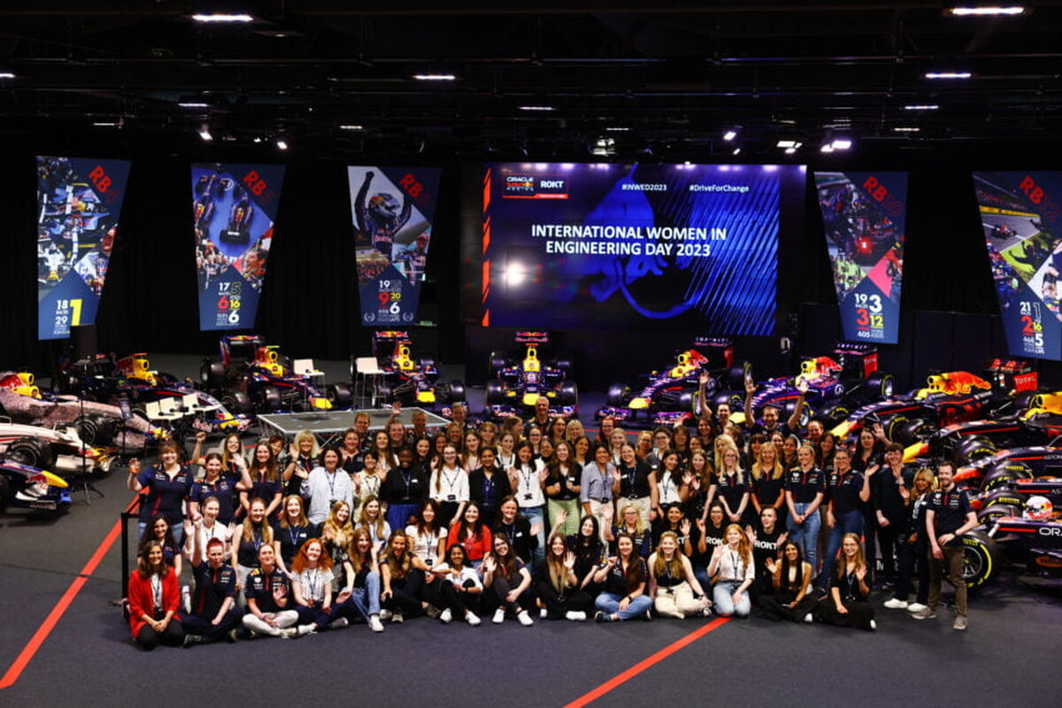 Oracle Red Bull Racing și Rokt lansează o căutare de talente pentru femei care concurează în simulatoare de F1
