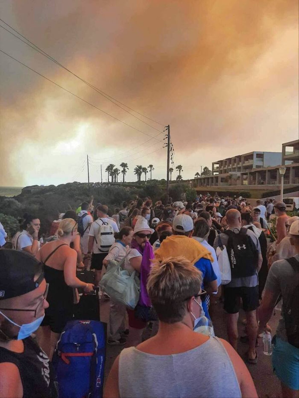Grecia organizează o evacuare în masă din Rodos, afectată de incendii de vegetație