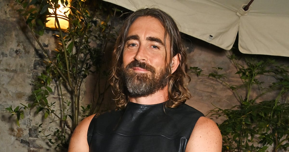 Lee Pace poartă un top din piele fără mâneci la premiera Fundației