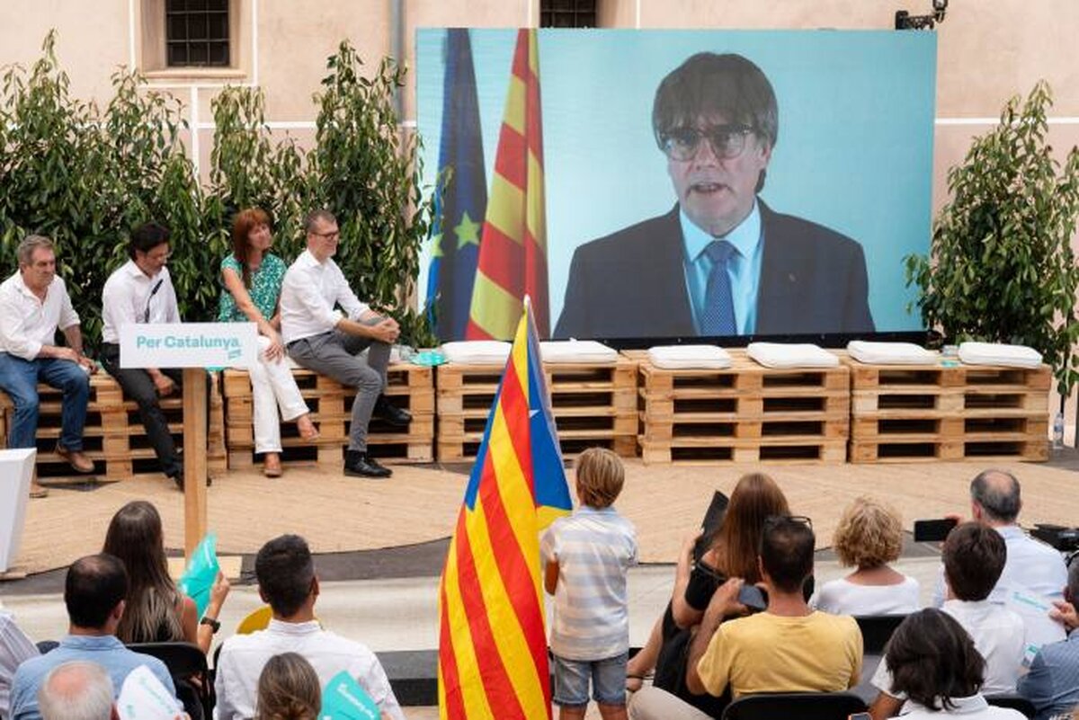 Fugarul catalan Carles Puigdemont apare ca un potențial conducător în impasul electoral din Spania