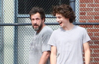Adam Sandler și Timothée Chalamet jucând baschet dovedesc că încă mai putem avea lucruri frumoase