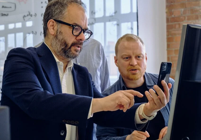 Digitalizarea documentelor comerciale ar economisi 1,1 miliarde de lire sterline și ar plasa Marea Britanie „în fruntea G7 și a celei mai mari părți a lumii”.