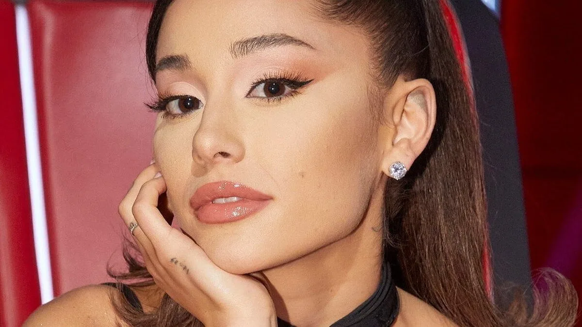 Ariana Grande „lucrează în liniște și cu dragoste la prietenia” cu fostul iubit