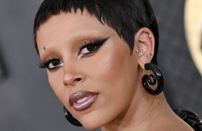 Internetul nu prea știe ce să facă cu ultima manichiură a lui Doja Cat – Vezi foto