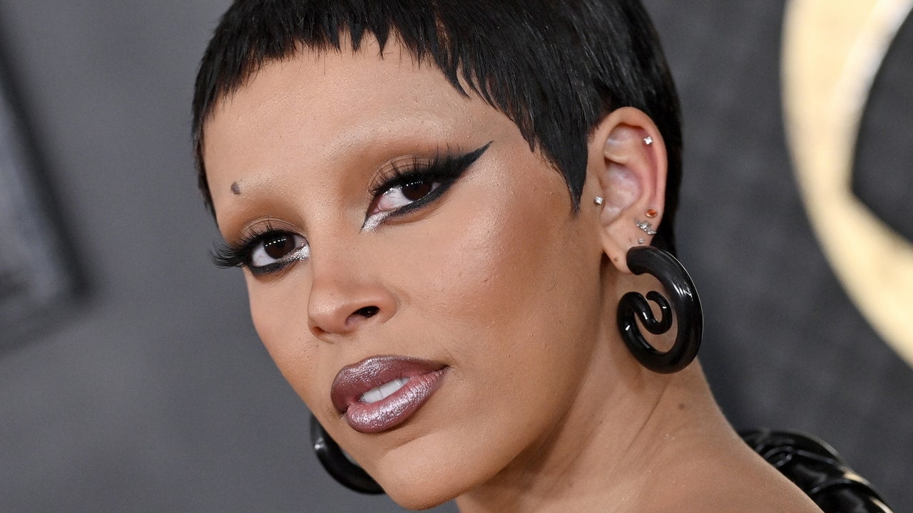 Internetul nu prea știe ce să facă cu ultima manichiură a lui Doja Cat – Vezi foto