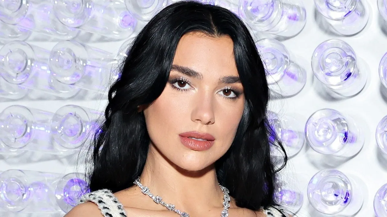 Trebuie să știu rutina de îngrijire a pielii Dua Lipa după ce am văzut acest prim-plan al porilor ei – Vezi poze