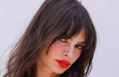 Trebuie să știi că Emily Ratajkowski este roșcată acum – Vezi foto