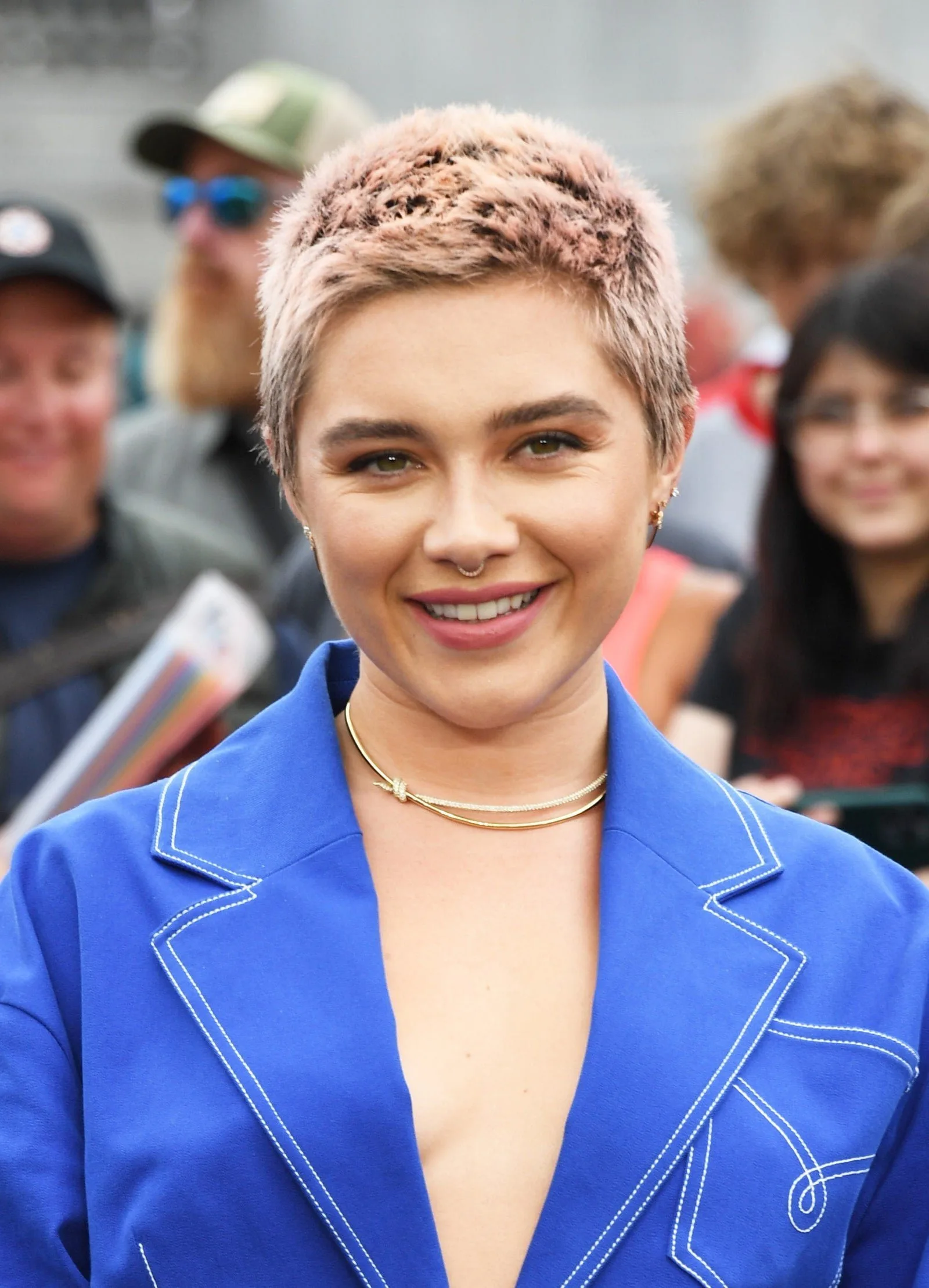 Cum îndrăznește Florence Pugh să facă vopseaua de păr decolorată să arate atât de elegantă – Vezi foto
