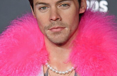 Cea mai nouă figură de ceară a lui Harry Styles este atât de incredibil de vie… Suntem siguri că este falsă? – Vezi fotografii