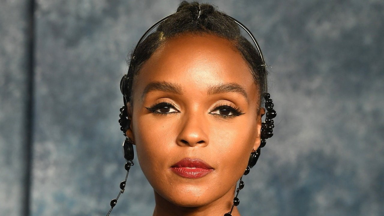 Janelle Monáe este definiția verii cu aceste mari șuvițe blonde – Vezi video