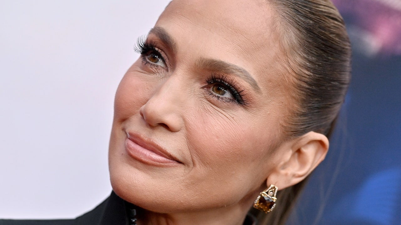 Jennifer Lopez a petrecut 4 iulie în aceeași coafură pe care probabil ai făcut-o și tu – Vezi fotografiile