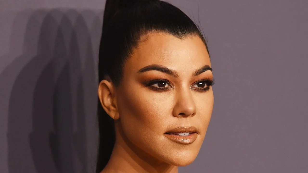 Bretonul lui Kourtney Kardashian ar putea rivaliza cu cel al Dorei Exploratoare în această fotografie retrospectivă – Vezi poze