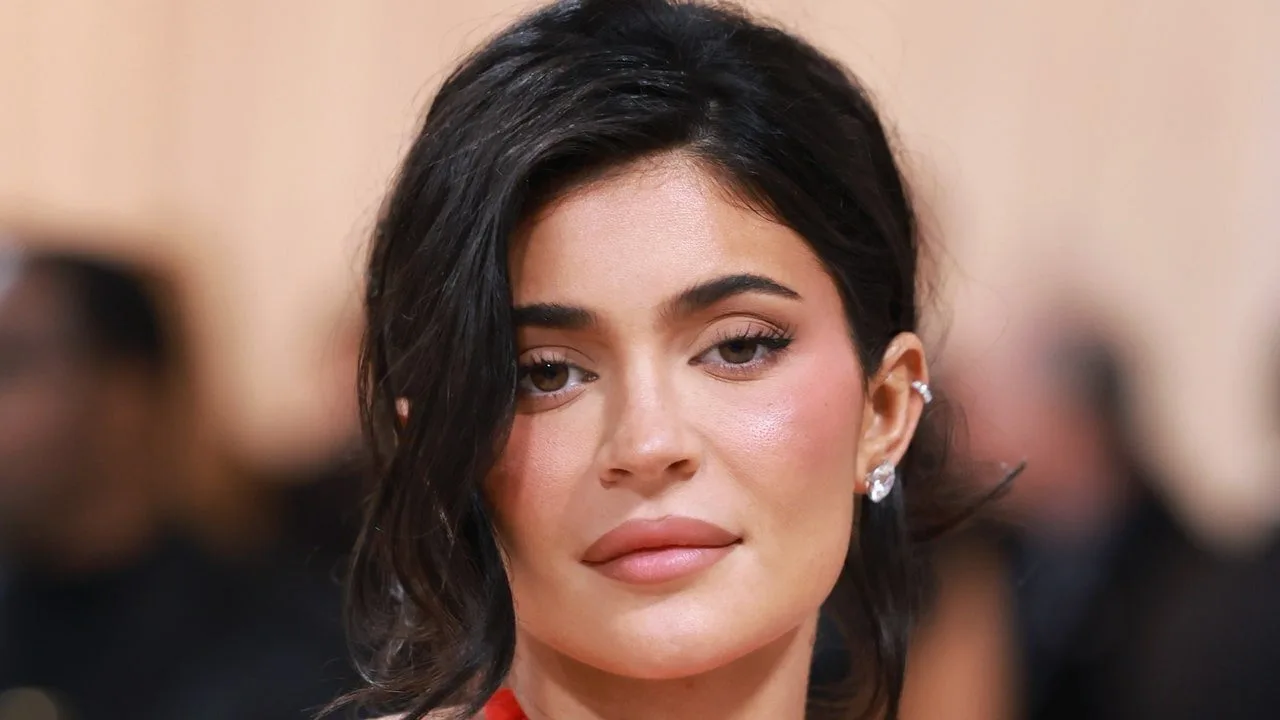 Tot ce a spus de fapt Kylie Jenner despre standardele de frumusețe în emisiunea „The Kardashians”