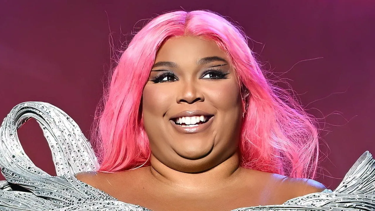 Lizzo care își asortează părul cu masca de schi nu a fost pe cartea mea de Bingo de frumusețe a celebrităților – Vezi poze
