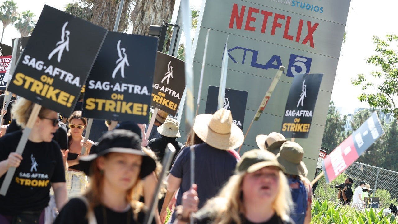 Grevele de la Hollywood amplifică tumultul mediatic: „Este esențial să rezolvăm această problemă”