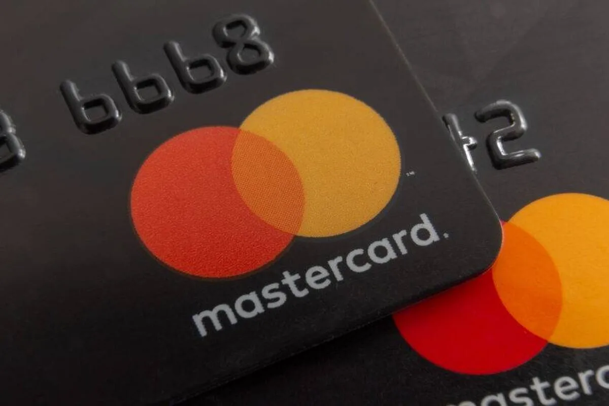 Mastercard interzice ca magazinele de canabis să nu mai accepte carduri de debit