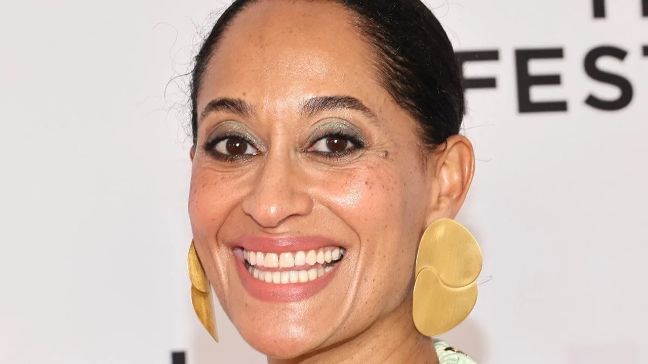 Nu pot să descriu culoarea unghiilor lui Tracee Ellis Ross, dar îmi place – Vezi poze