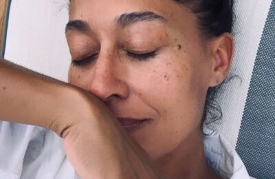 Tracee Ellis Ross tocmai a primit versiunea cu cremă grea a tendinței de manichiură cu baie de lapte – Vezi poze