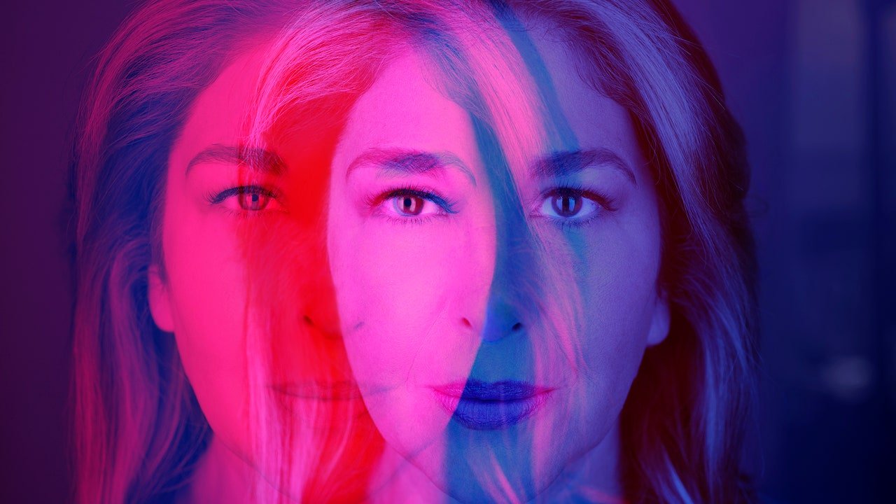 Când Naomi Klein și-a dat seama că oamenii o confundă în mod regulat cu Naomi Wolf, a intrat în gaura de iepure