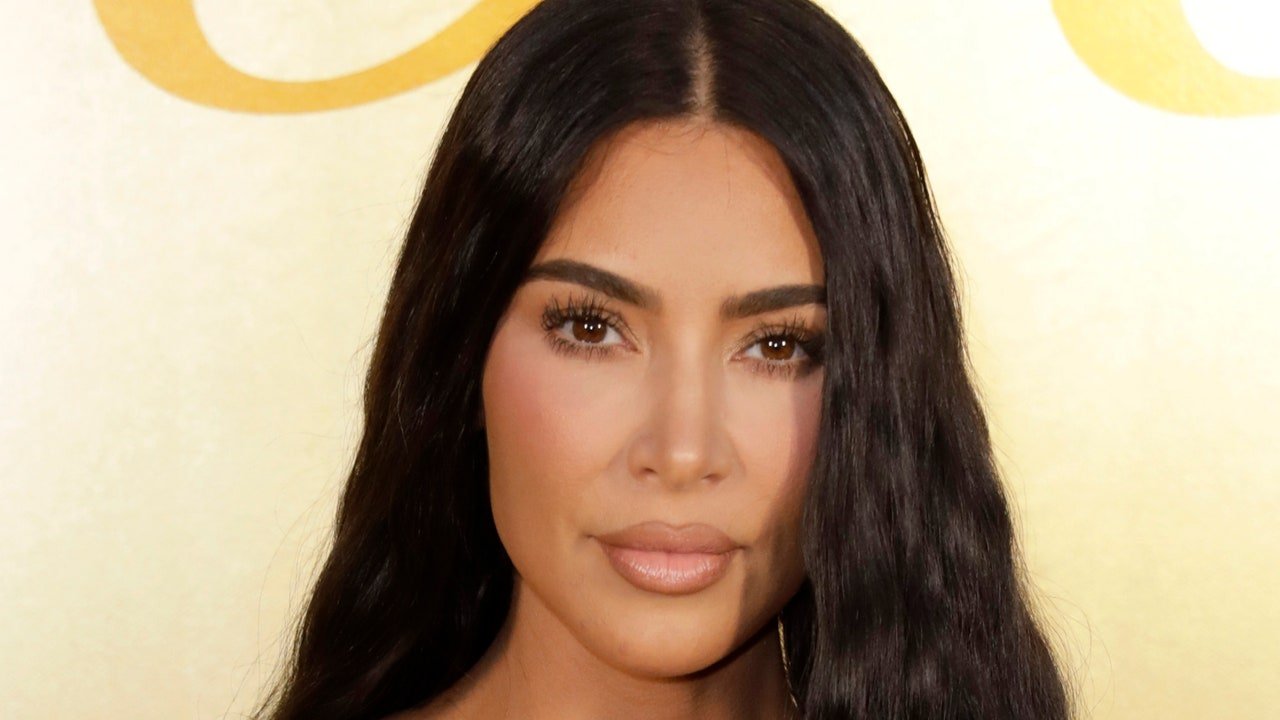 Chiar nu am văzut niciodată unghiile lui Kim Kardashian atât de scurte