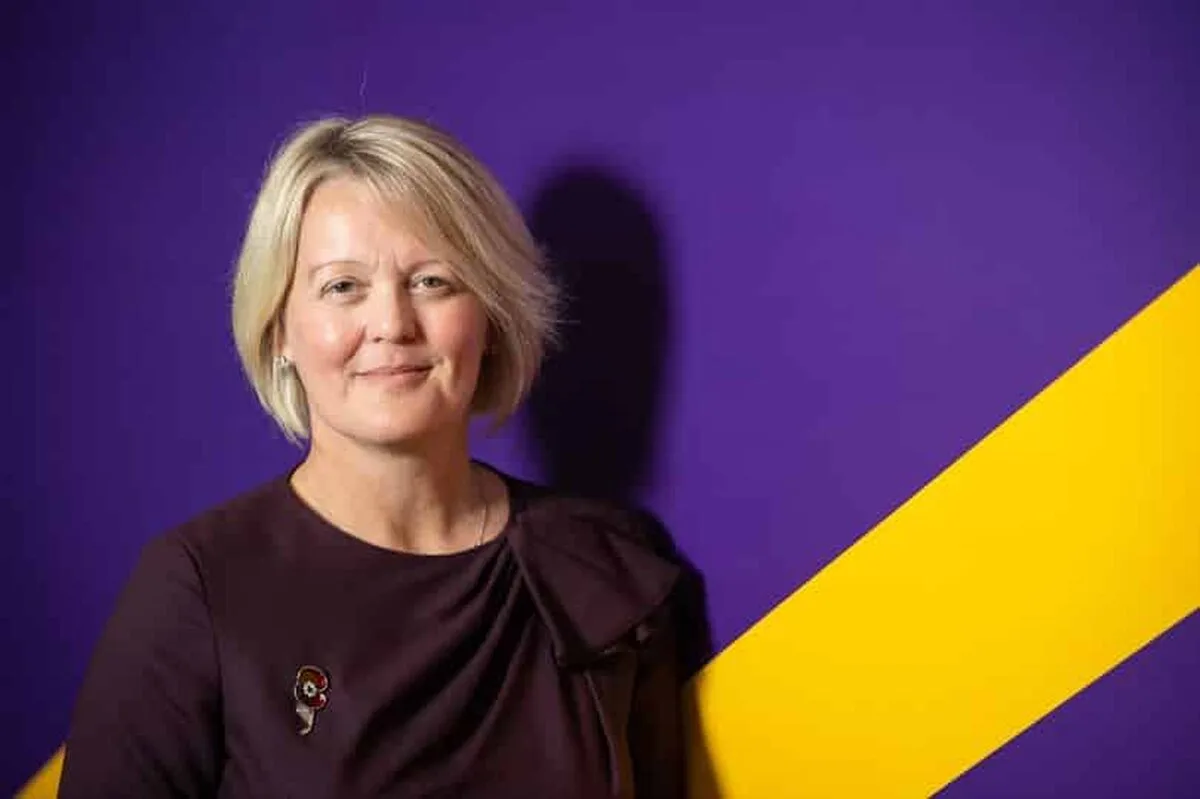 „Acordul de ieșire de 2,4 milioane de lire sterline” al șefului NatWest este o rușine, spune Nigel Farage