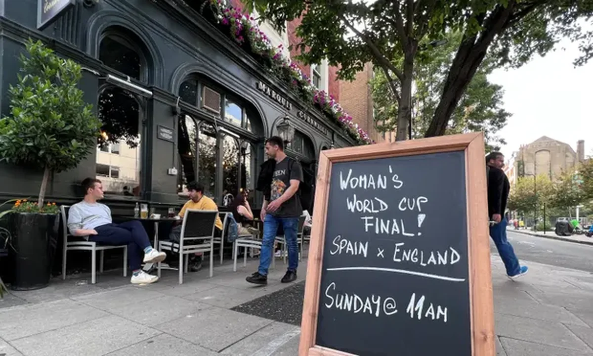Pub-urile solicită schimbarea licențelor după ce fanii Cupei Mondiale a Femeilor au fost lăsați să aștepte pentru bere