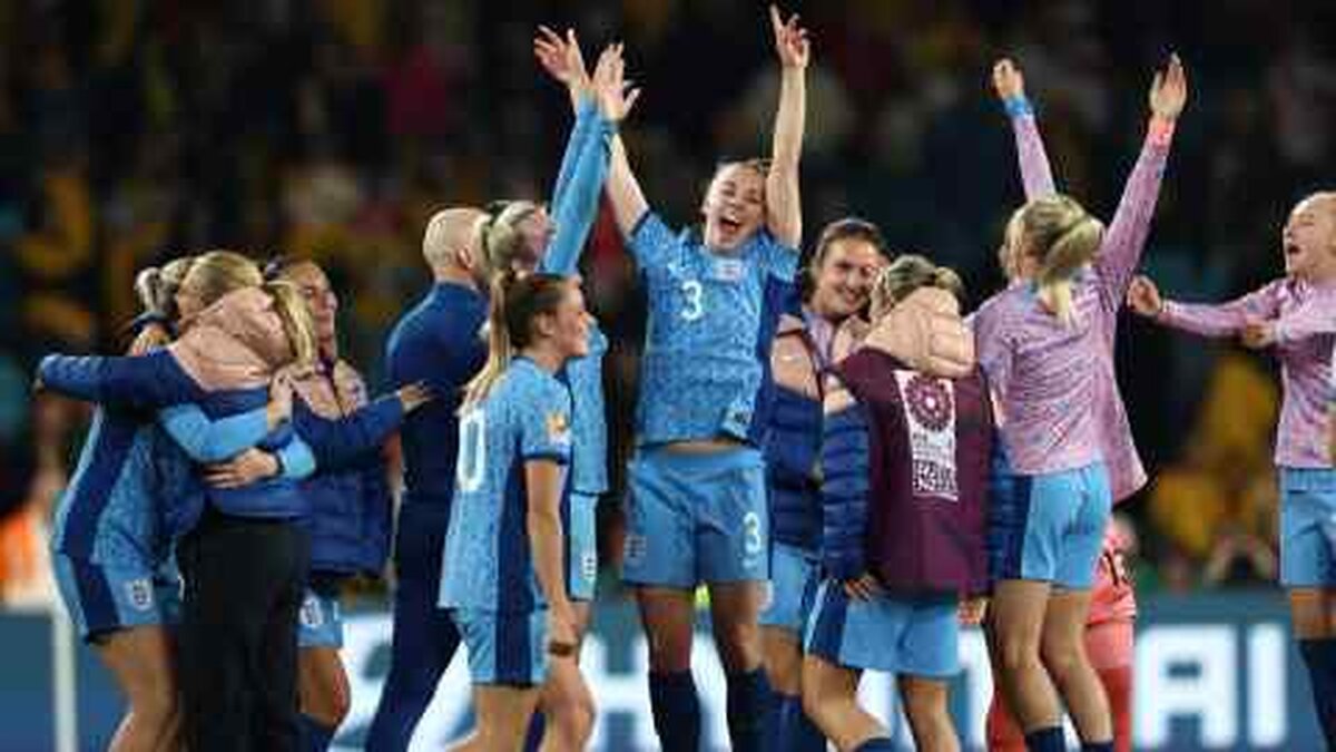 Consiliile din Anglia, presate să permită pub-urilor să se deschidă mai devreme pentru finala Cupei Mondiale de fotbal