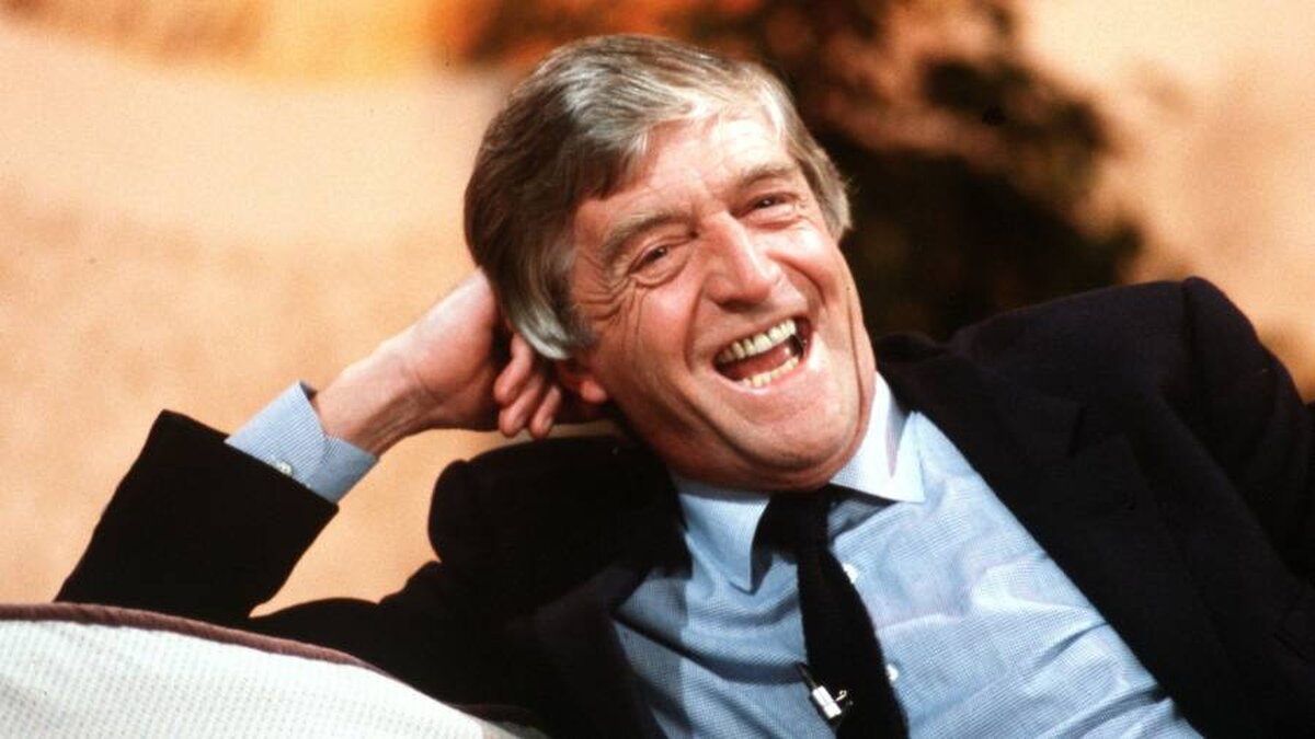 Prezentatorul de emisiuni de chat TV Michael Parkinson a murit la vârsta de 88 de ani