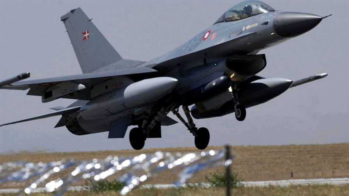 SUA vor începe antrenarea piloților ucraineni pe avioane de luptă F-16