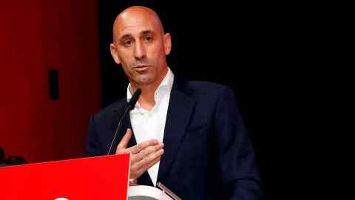 Fifa îl suspendă pe șeful fotbalului spaniol din cauza unui sărut la Cupa Mondială