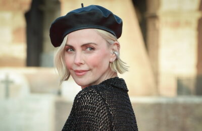 Charlize Theron nu și-a făcut o operație de lifting, mulțumesc că ai întrebat