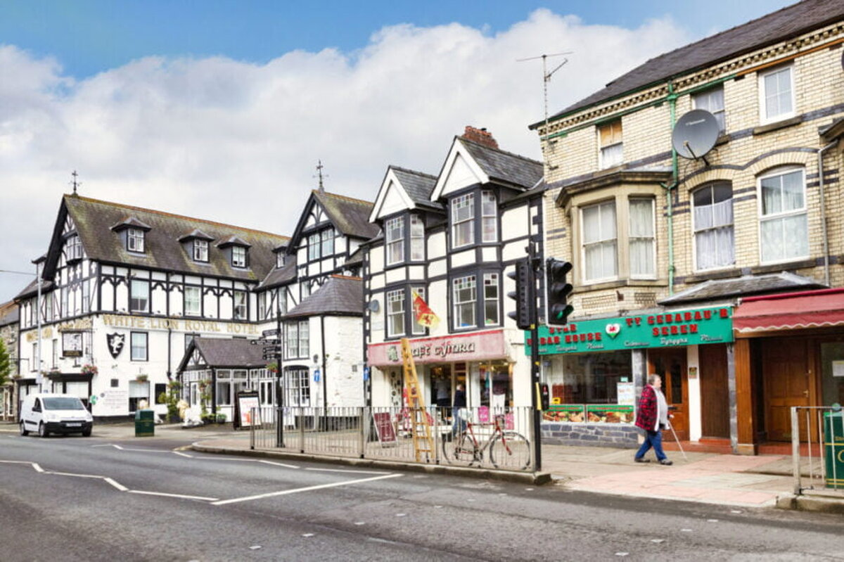 Străzile principale din Marea Britanie riscă să devină „pustii”, 15.000 de magazine urmând să se închidă până în 2025
