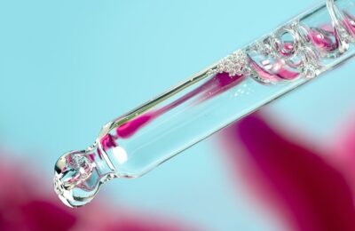 Ce este acidul salicilic și ce beneficii aduce pielii?