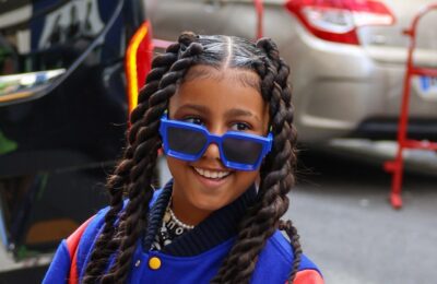 Împletiturile lui North West sunt suficient de lungi pentru a sări coarda cu ele – și a făcut-o – Vezi videoclipurile