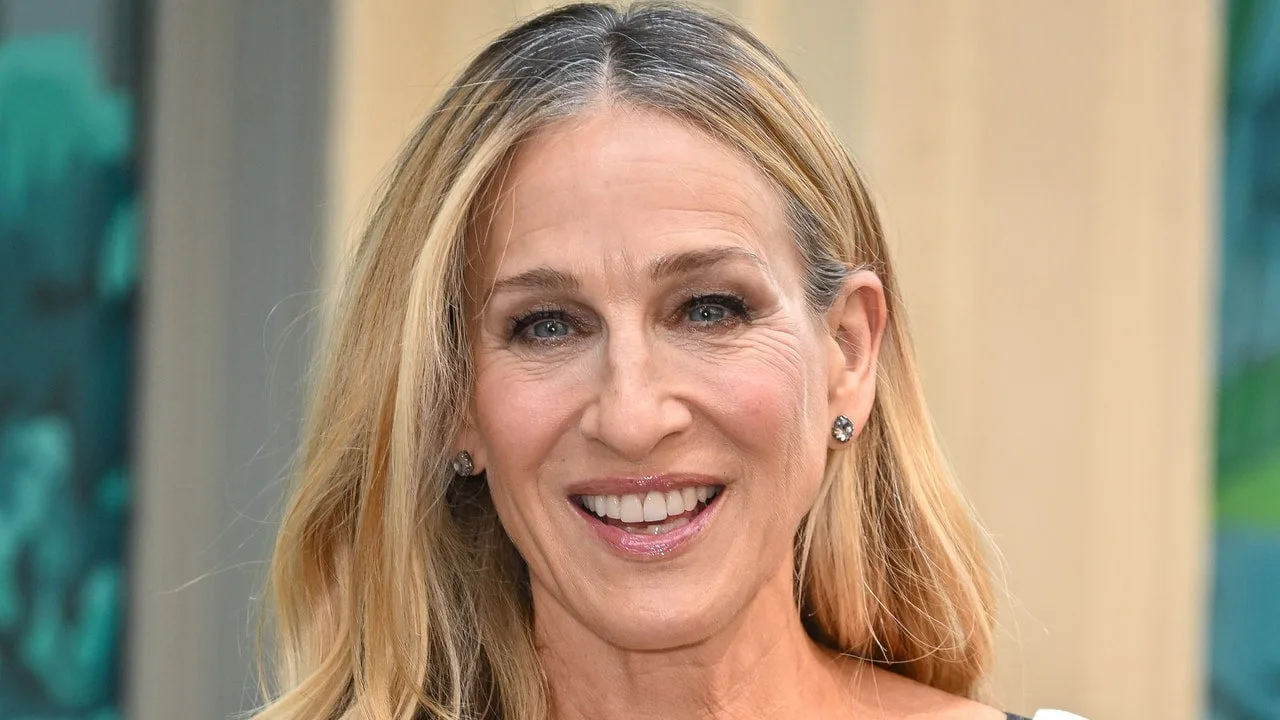 Moțul smuls al lui Sarah Jessica Parker este Cat Lady Chic