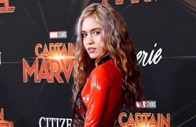 Grimes: „Dacă aș muri pe Pământ, în ultimele mele clipe, aș regreta”